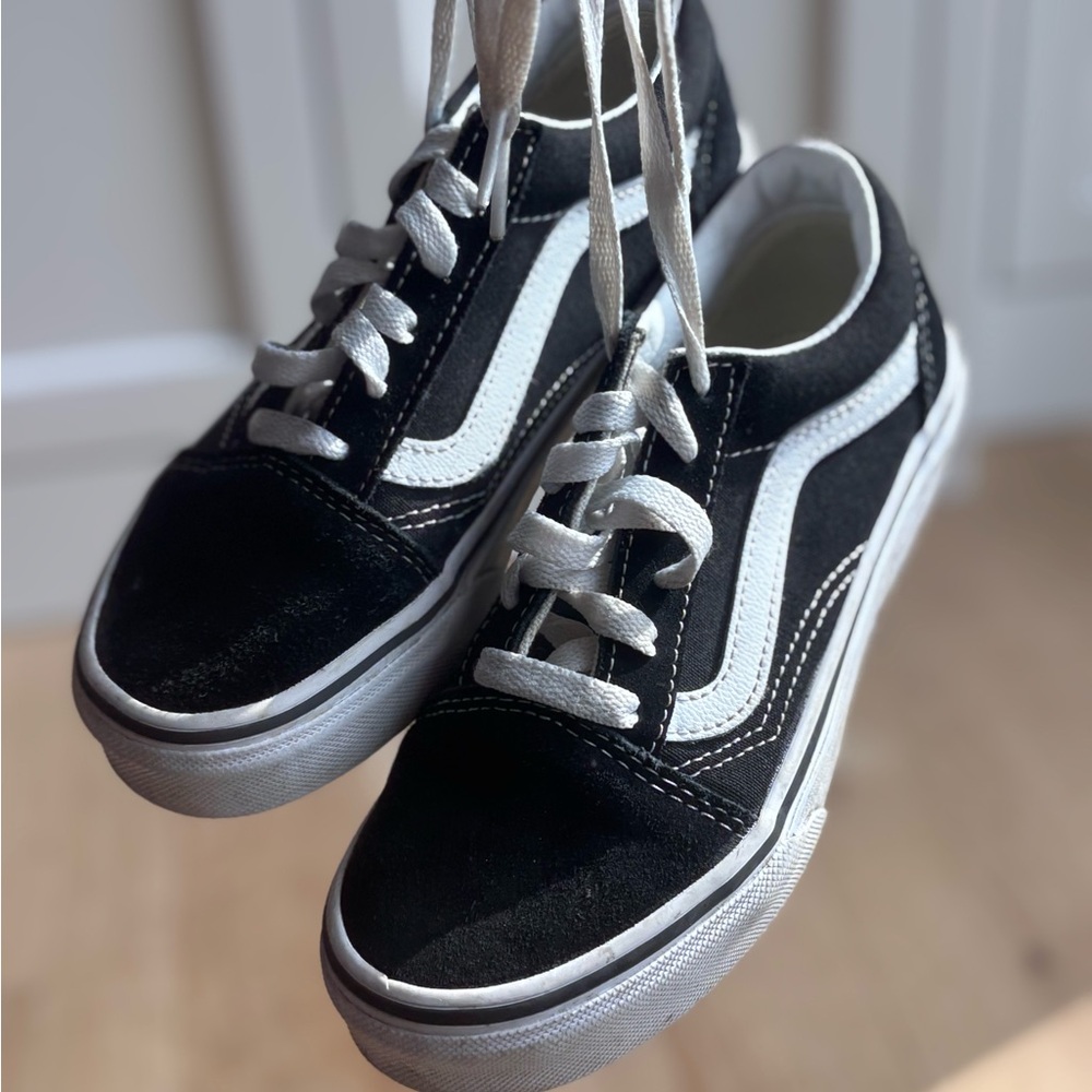 Vans Monochrome Kids' Sneakers. 1.5